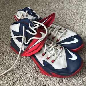 Nike LeBron Soldier 8
USA